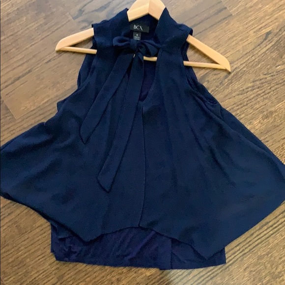 Women’s Sleeveless Blouse - Picture 3 of 4